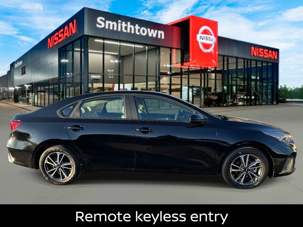 2023 Kia Forte LXS Image 5 of 30