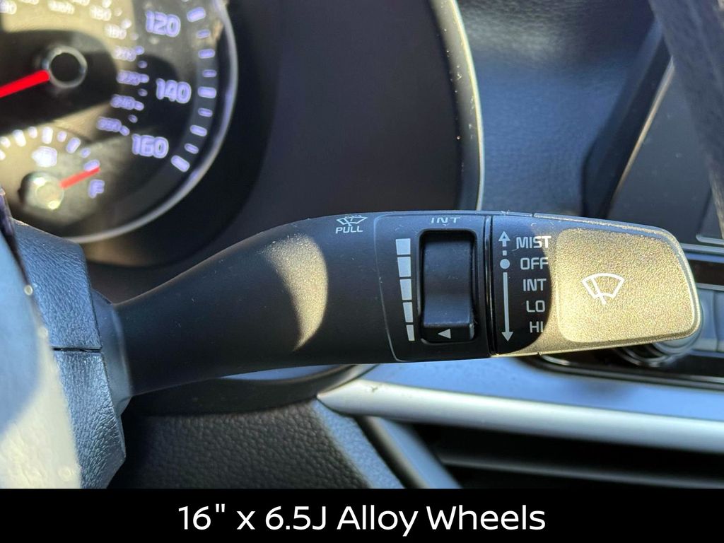 2023 Kia Forte LXS Image 18 of 30
