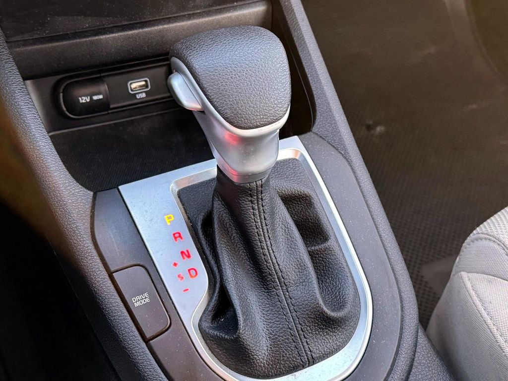 2023 Kia Forte LXS Image 13 of 30