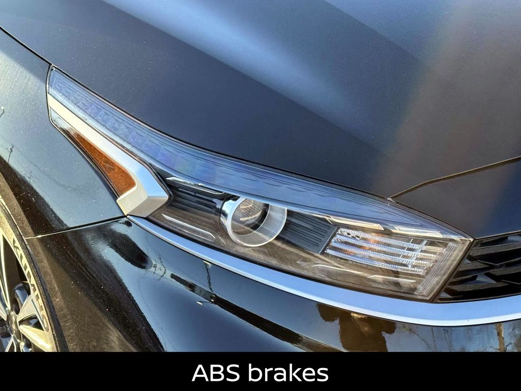 2023 Kia Forte LXS Image 22 of 30