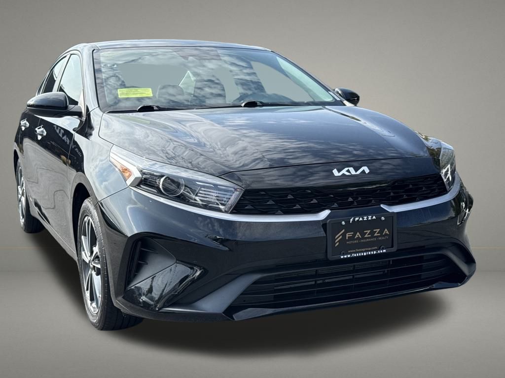 2023 Kia Forte LXS Image 1 of 34