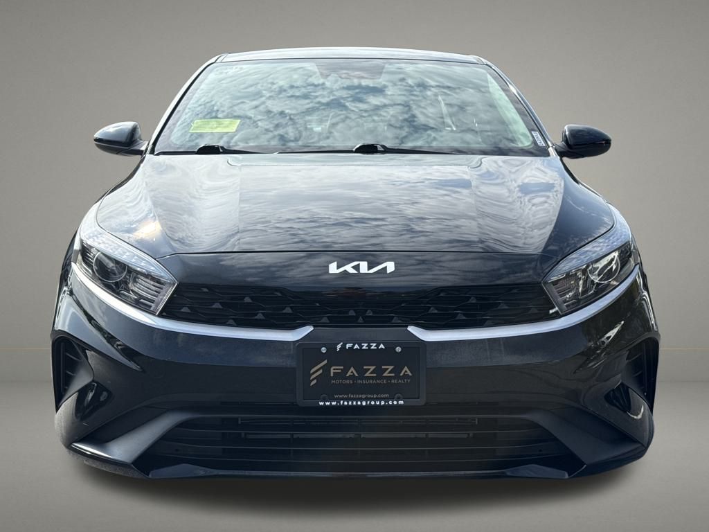 2023 Kia Forte LXS Image 3 of 34