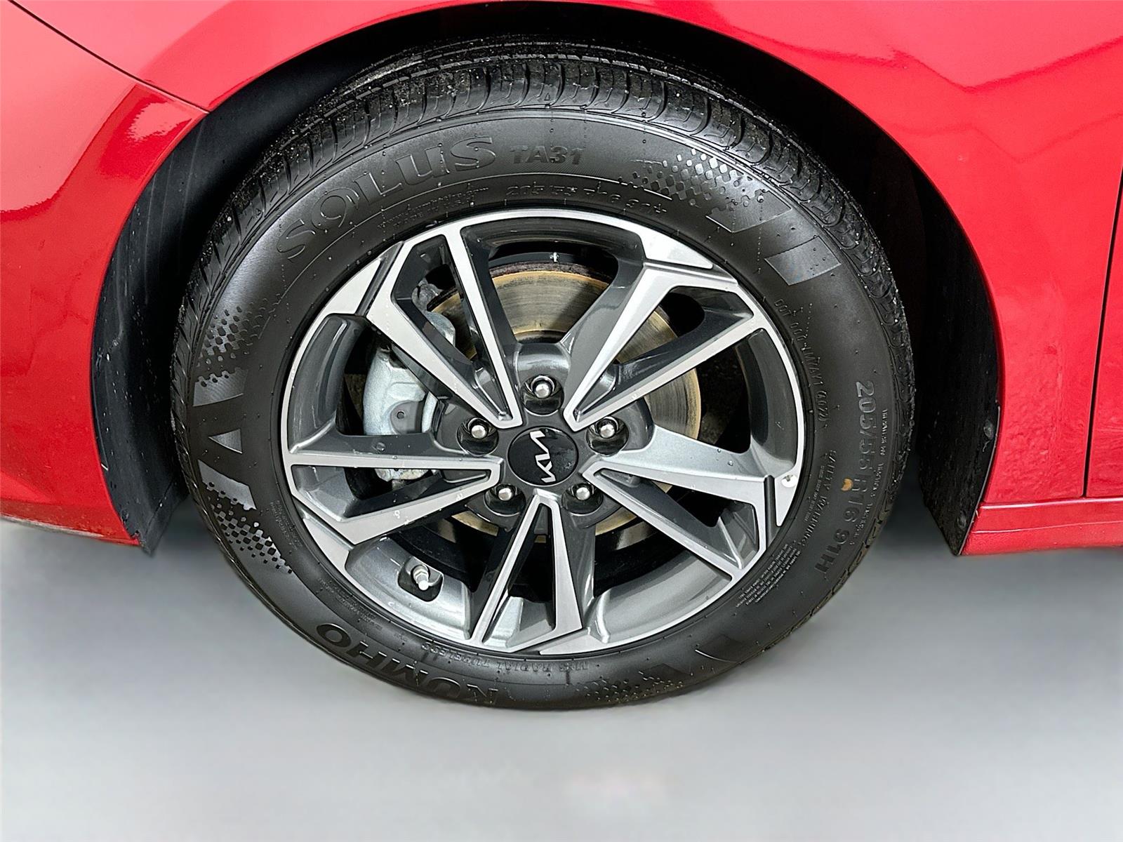 2023 Kia Forte LXS Image 13 of 34