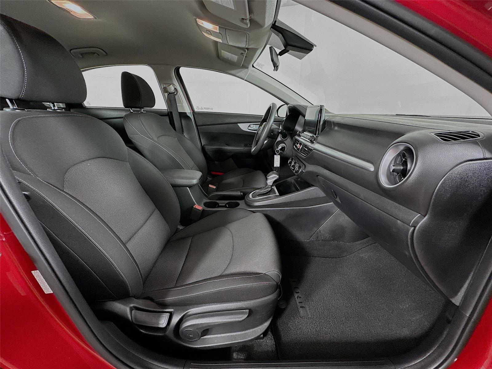 2023 Kia Forte LXS Image 16 of 34