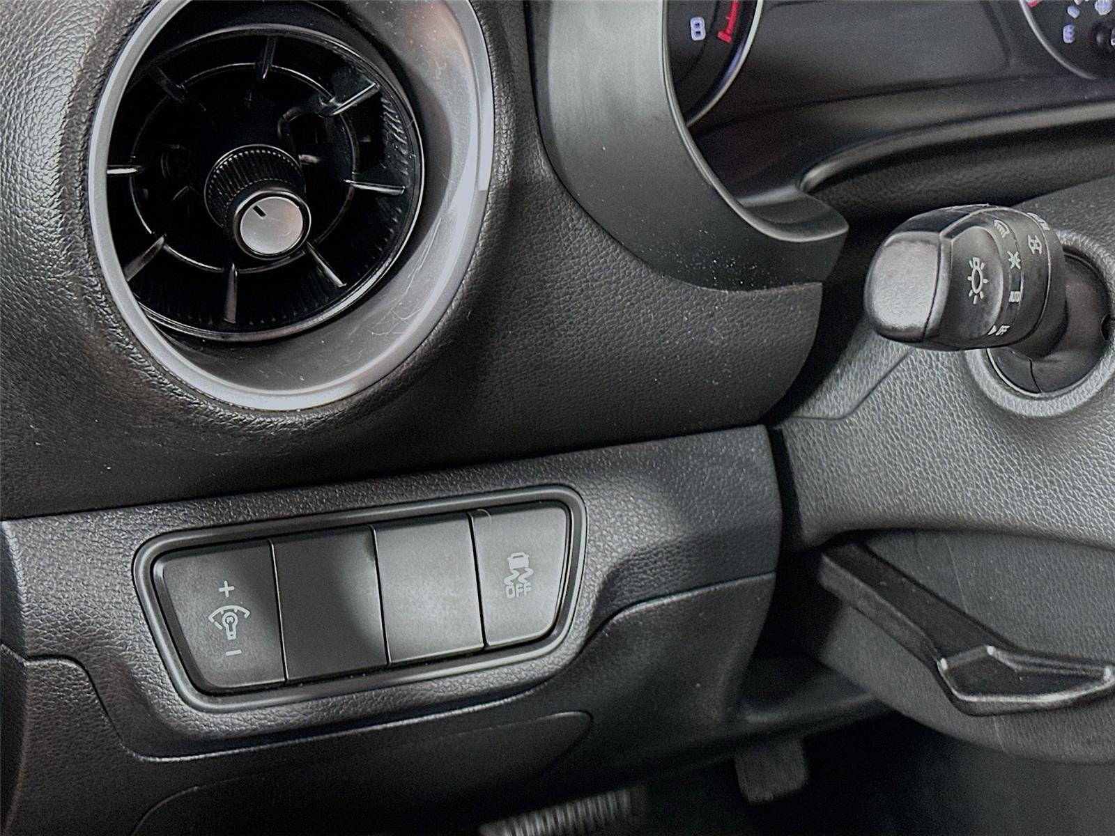 2023 Kia Forte LXS Image 32 of 34