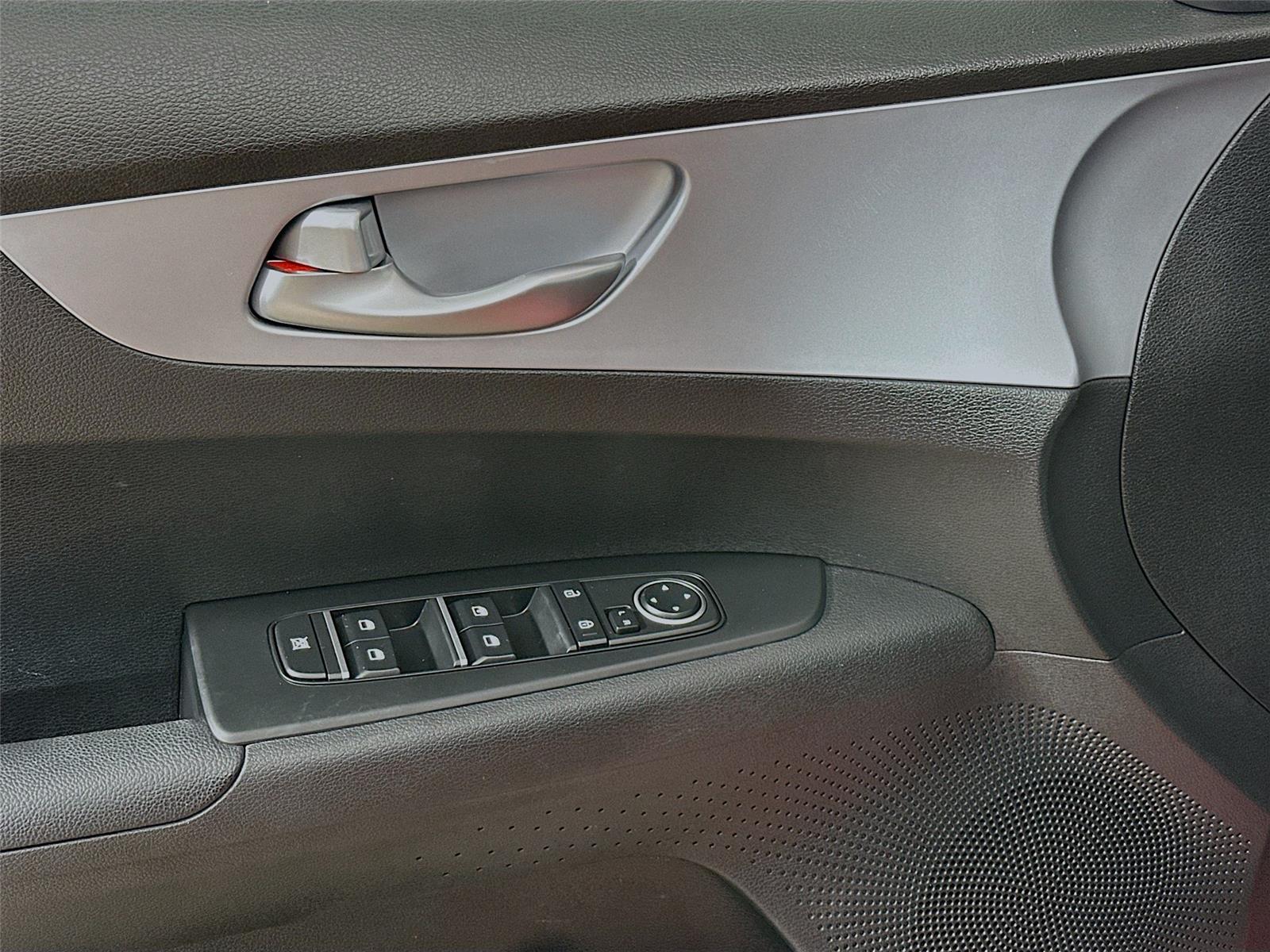 2023 Kia Forte LXS Image 28 of 34