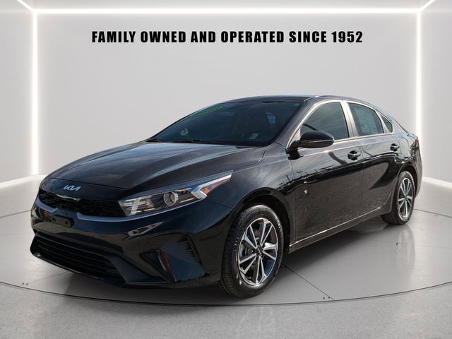 2023 Kia Forte LXS Image 1 of 31
