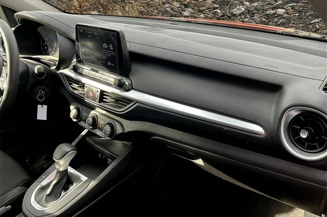 2023 Kia Forte LXS Image 15 of 32