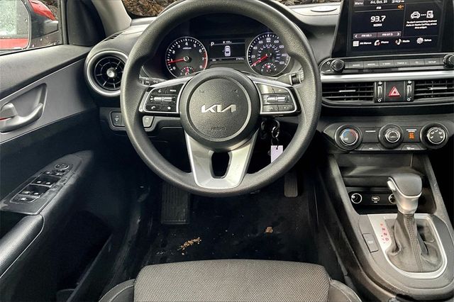 2023 Kia Forte LXS Image 14 of 32