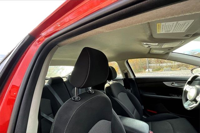 2023 Kia Forte LXS Image 27 of 32