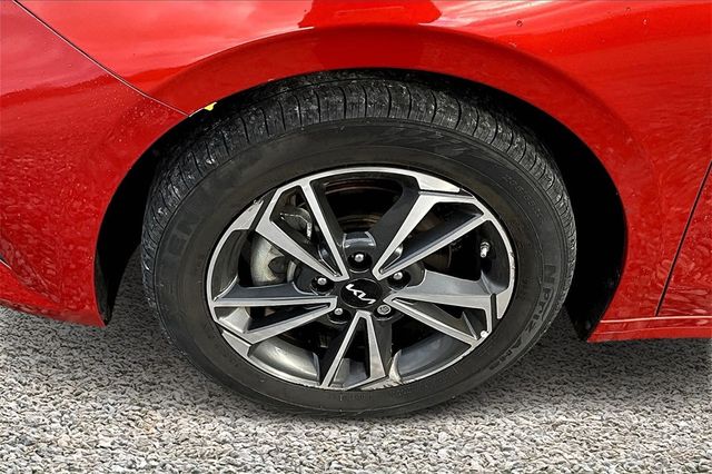 2023 Kia Forte LXS Image 7 of 32