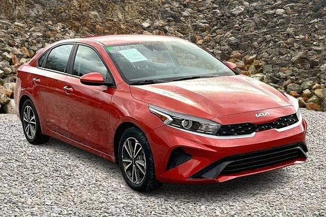 2023 Kia Forte LXS Image 3 of 32