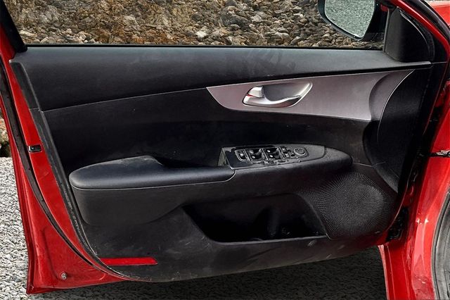 2023 Kia Forte LXS Image 23 of 32