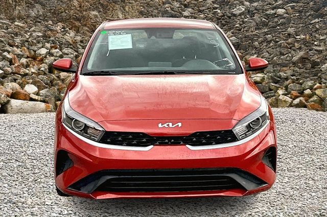 2023 Kia Forte LXS Image 2 of 32