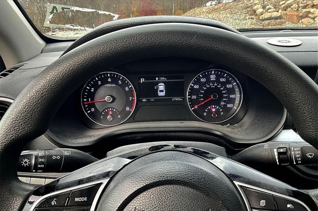 2023 Kia Forte LXS Image 18 of 32