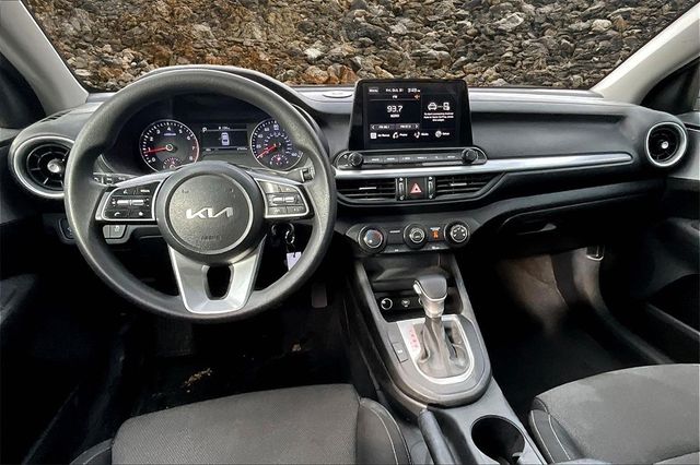 2023 Kia Forte LXS Image 12 of 32