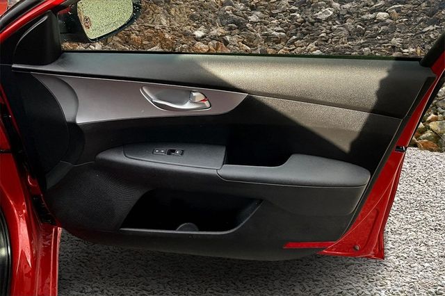 2023 Kia Forte LXS Image 24 of 32