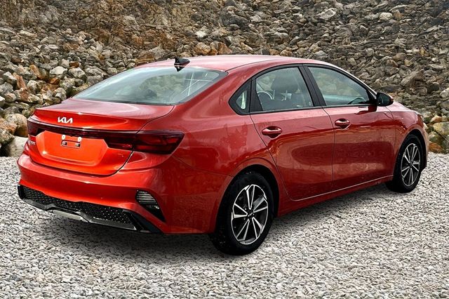 2023 Kia Forte LXS Image 4 of 32