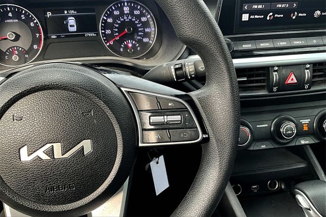 2023 Kia Forte LXS Image 17 of 32