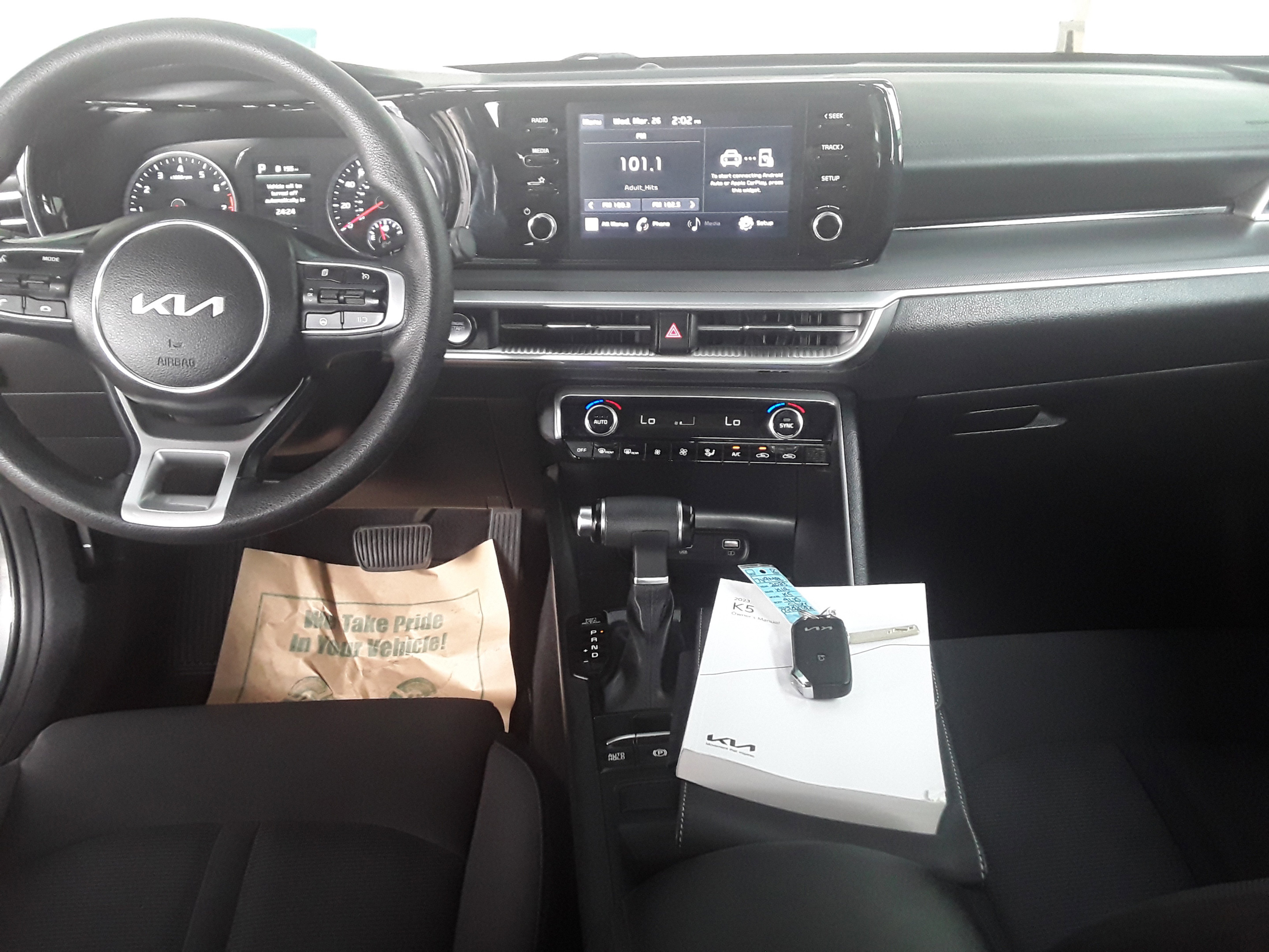 Vehicle image 11 of 14