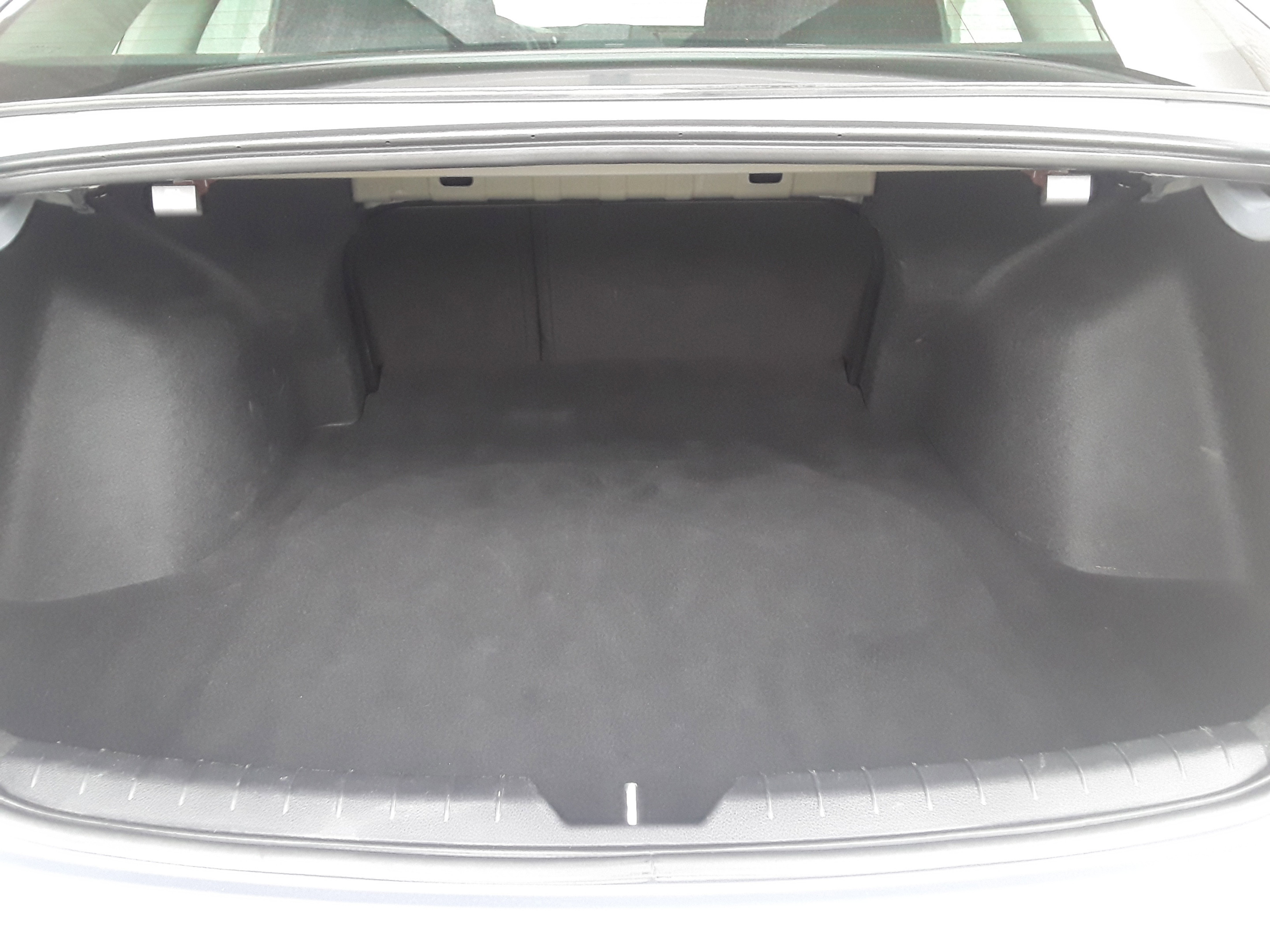 Vehicle image 7 of 14