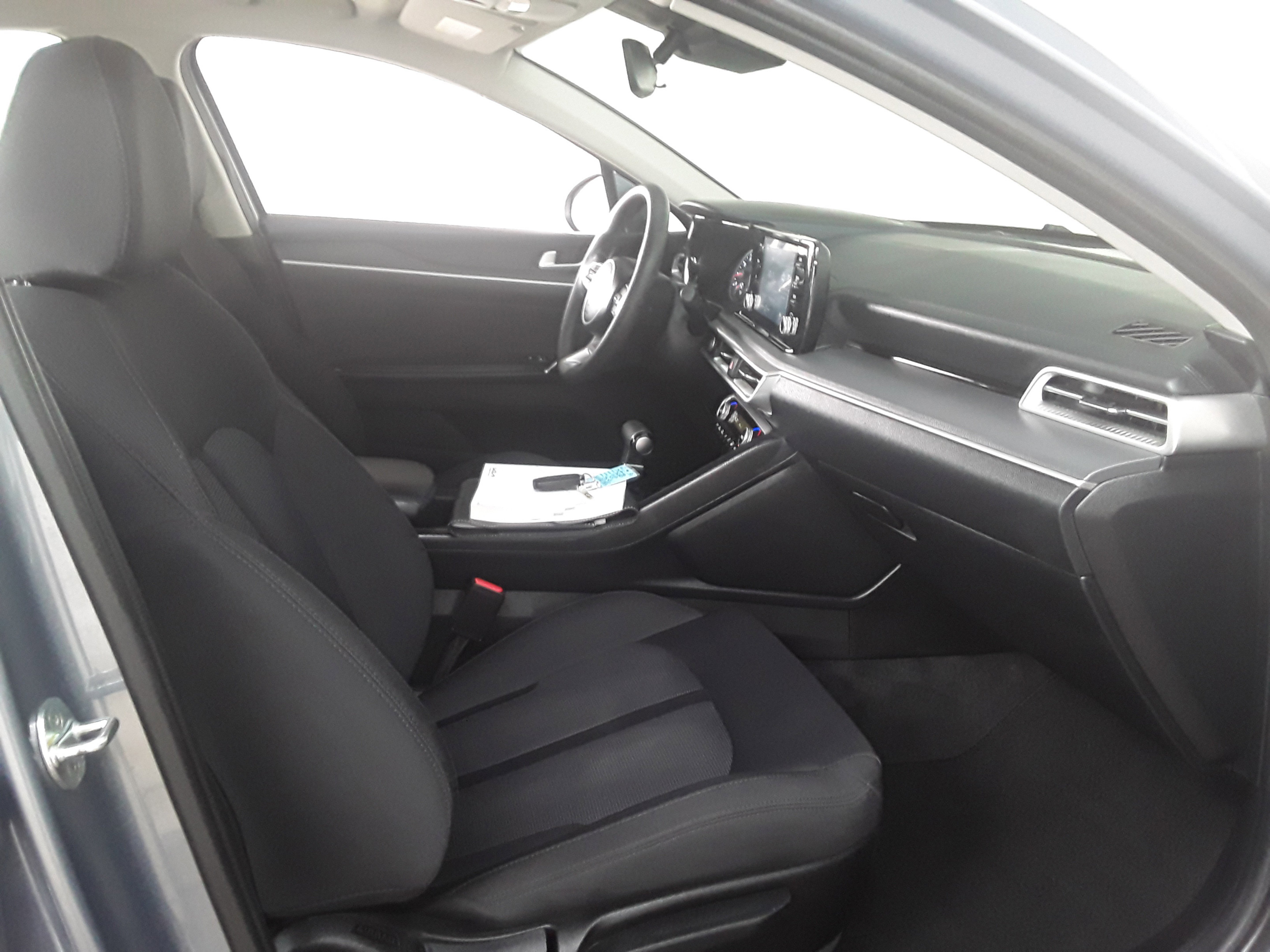 Vehicle image 9 of 14