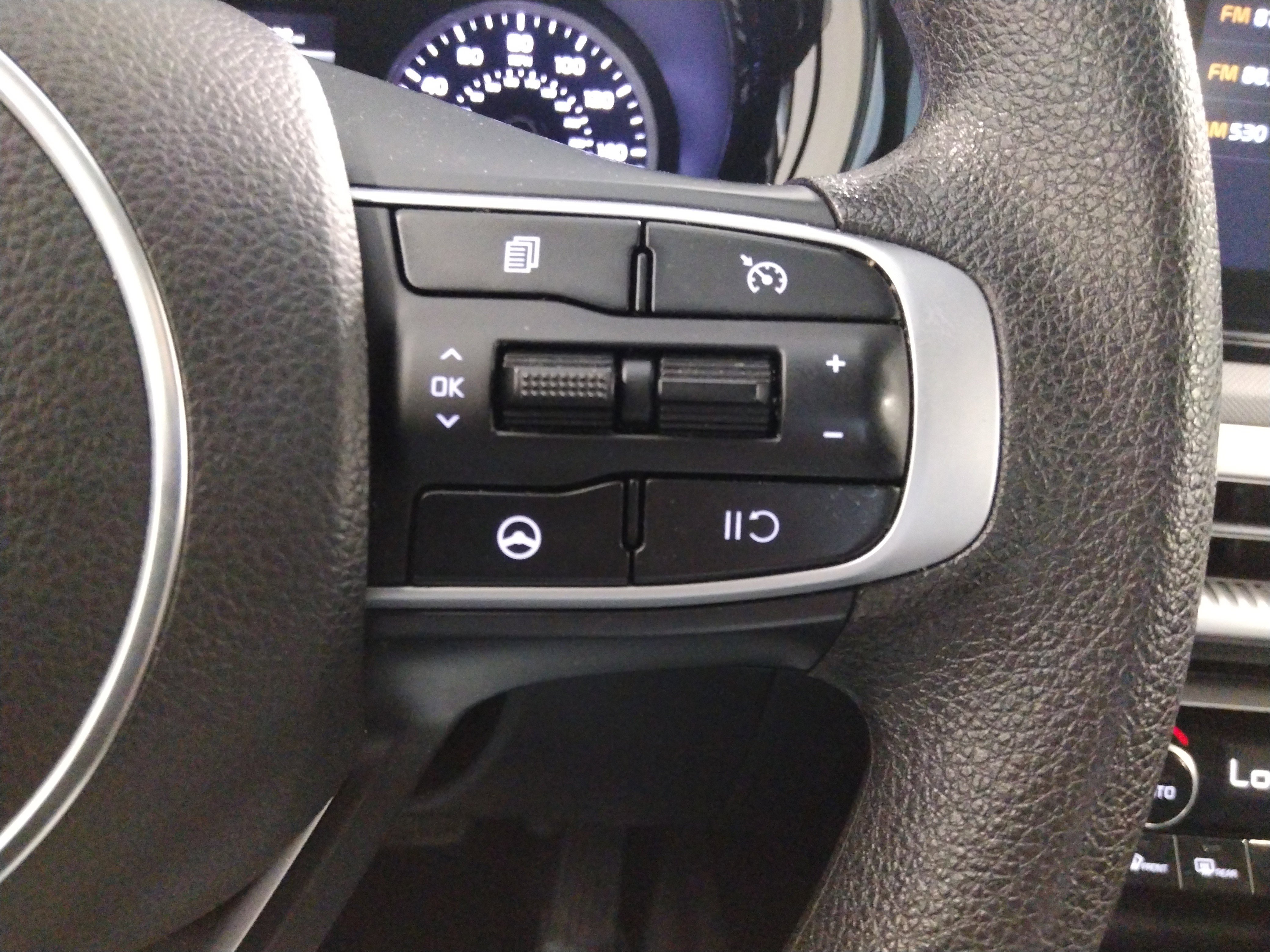 Vehicle image 18 of 22