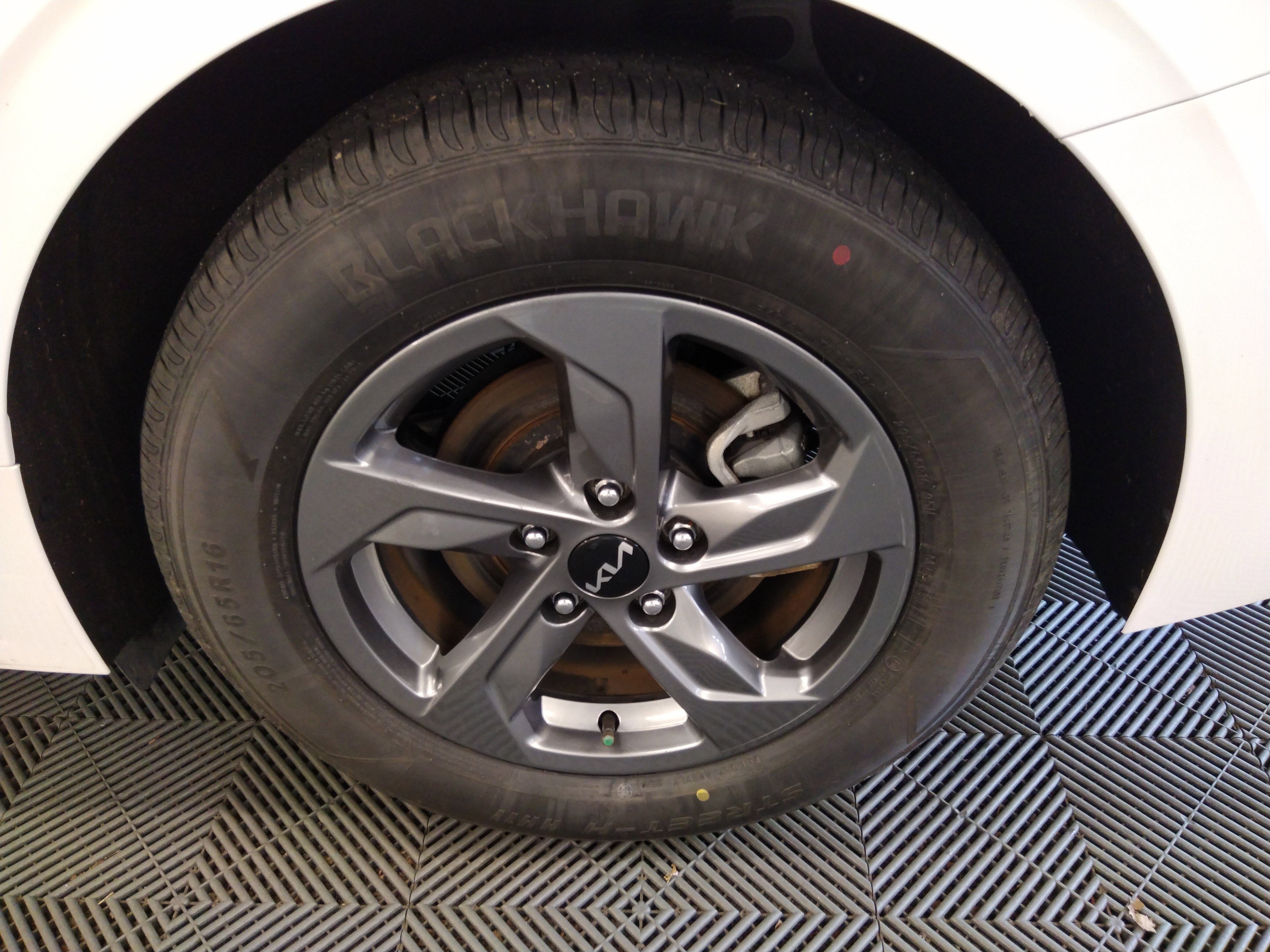Vehicle image 11 of 22