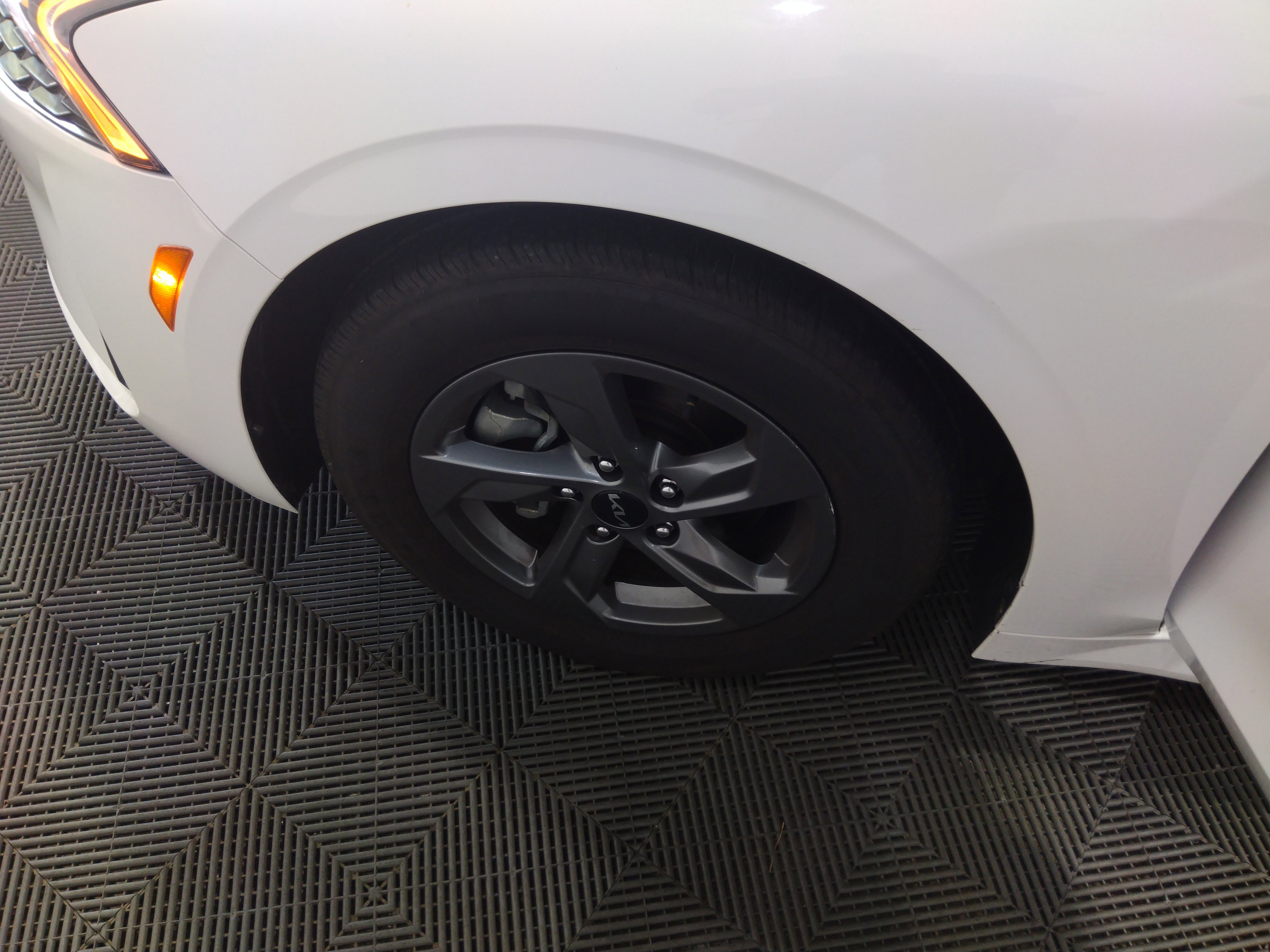 Vehicle image 11 of 23
