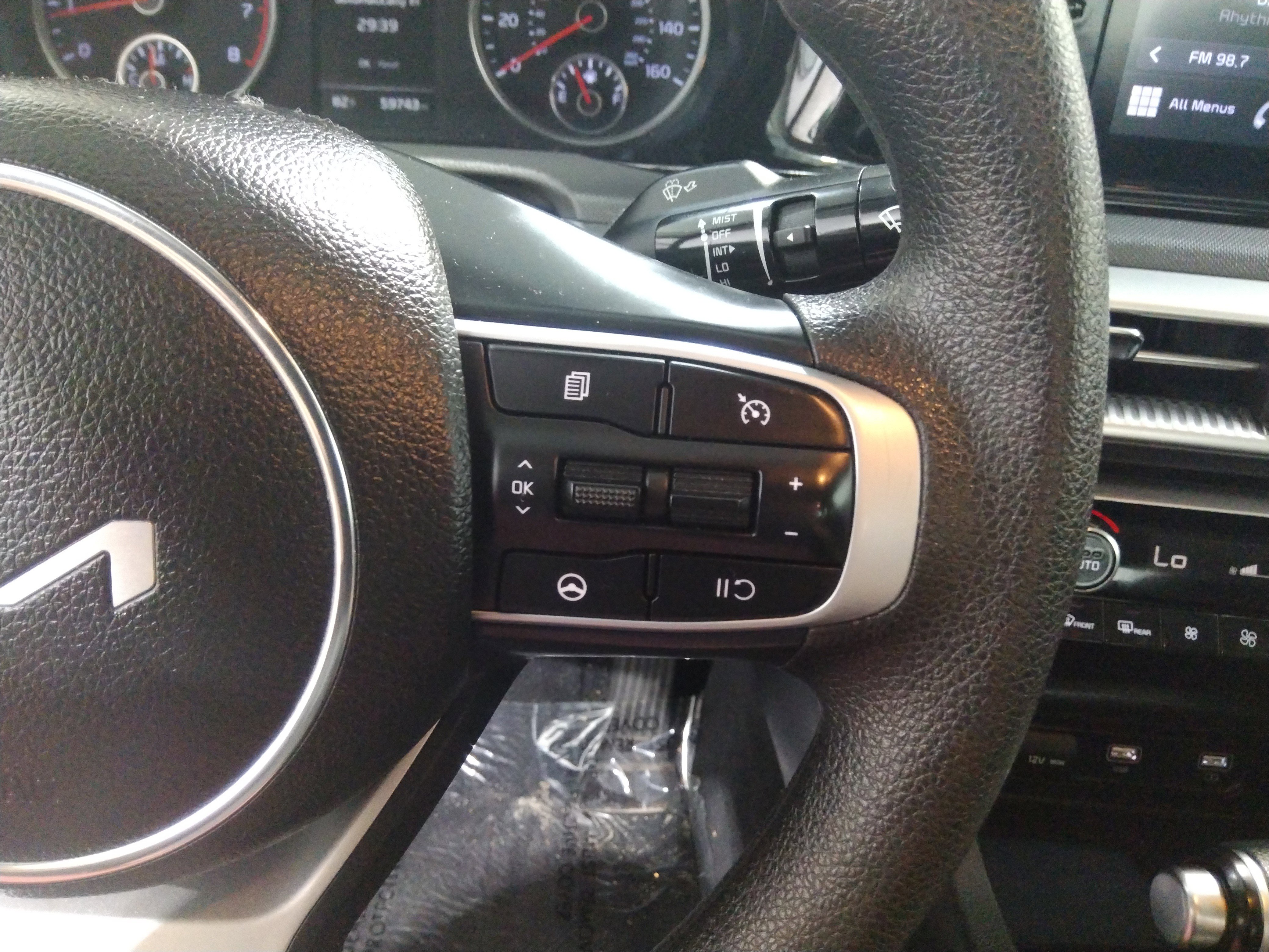 Vehicle image 21 of 23