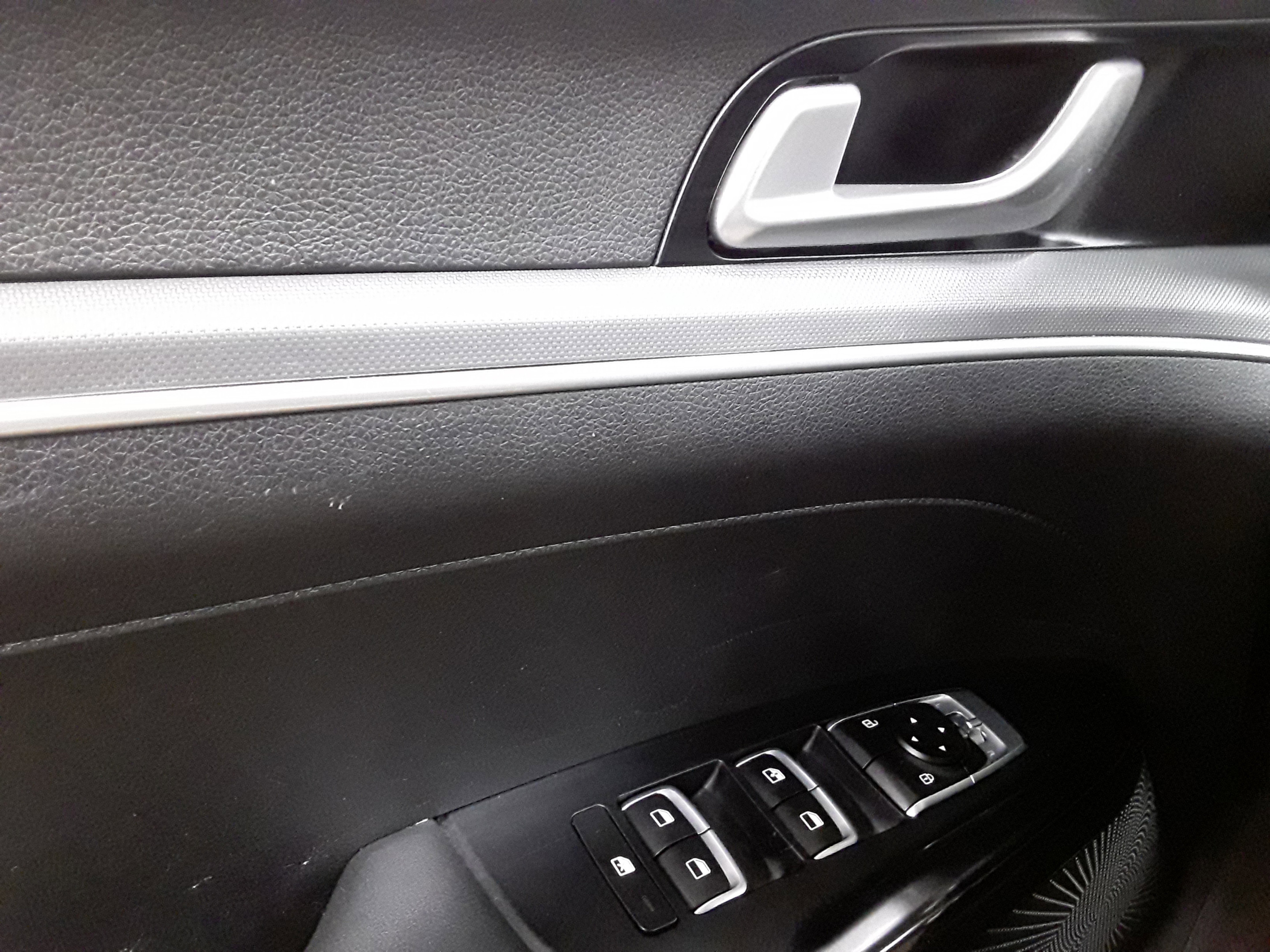Vehicle image 19 of 23