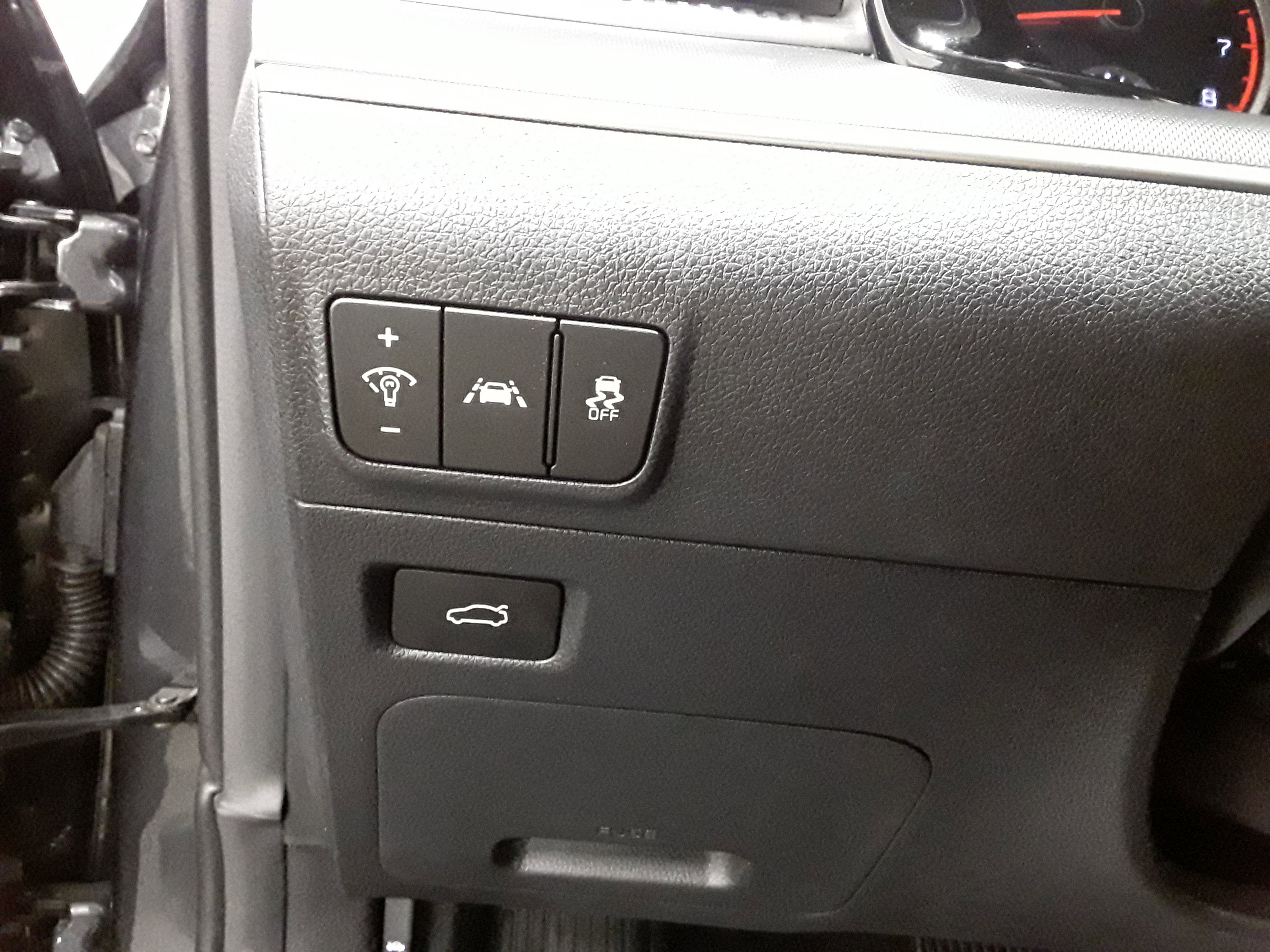 Vehicle image 18 of 23