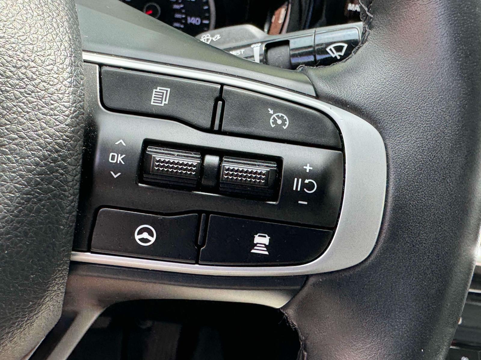 Vehicle image 25 of 30
