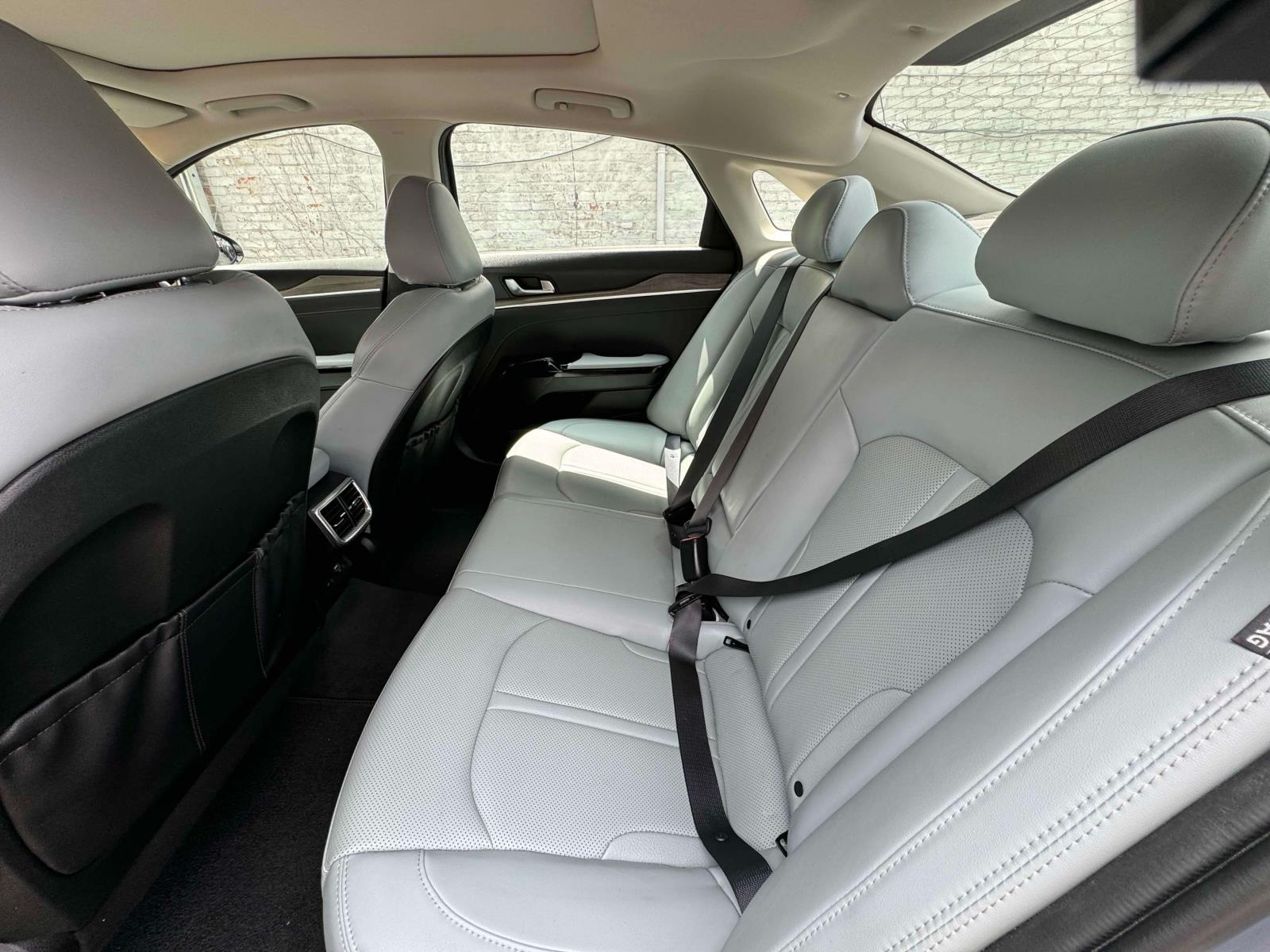 Vehicle image 8 of 30