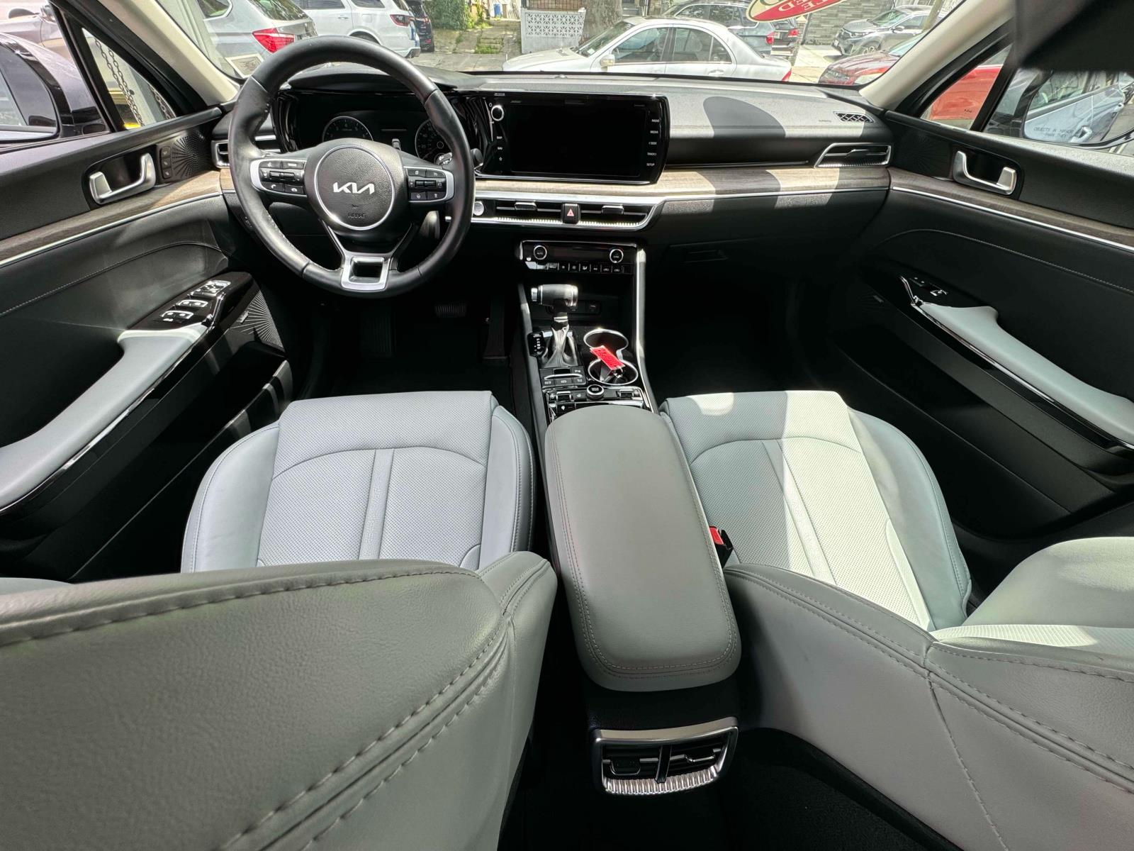 Vehicle image 9 of 30