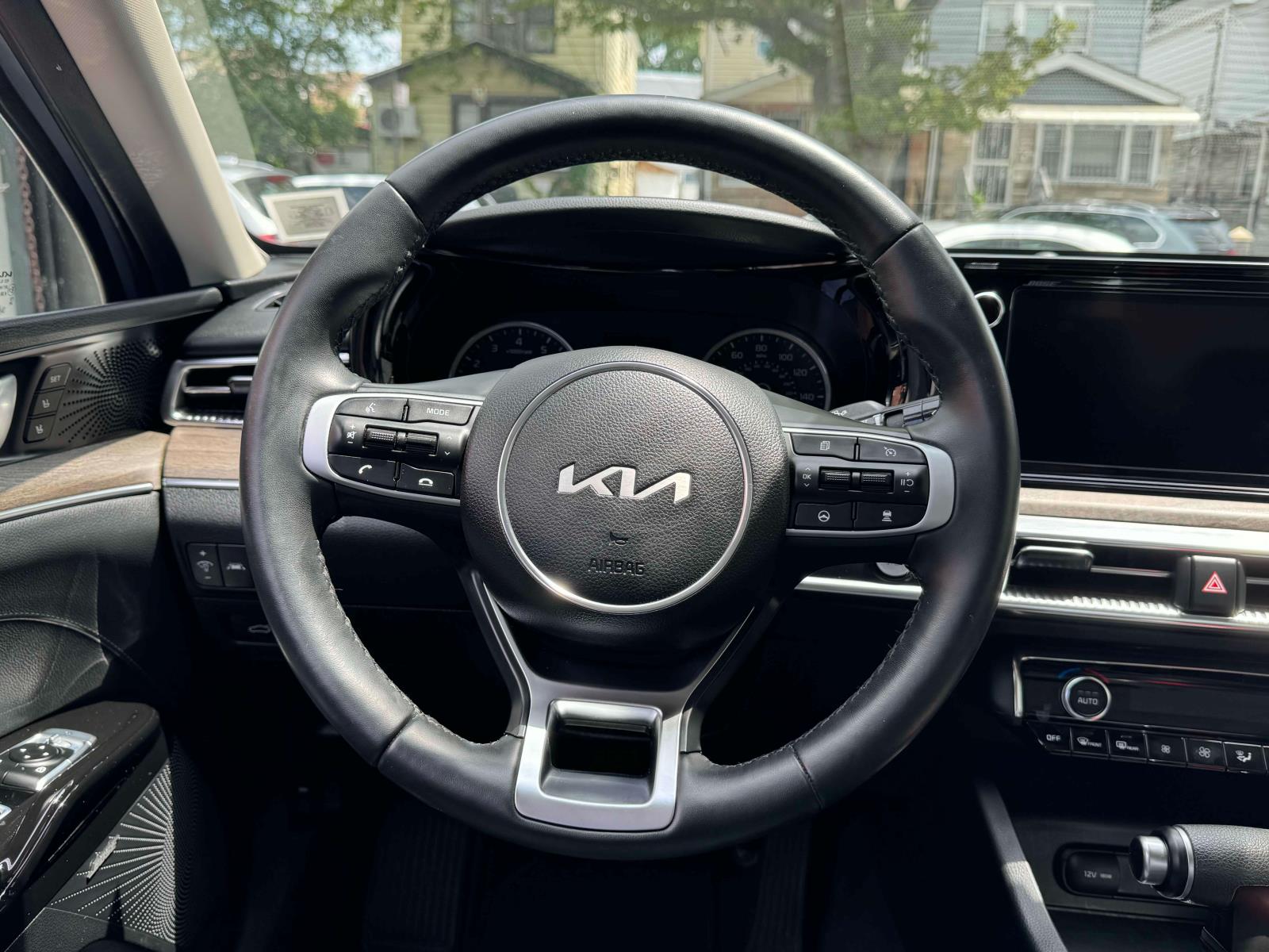 Vehicle image 10 of 30
