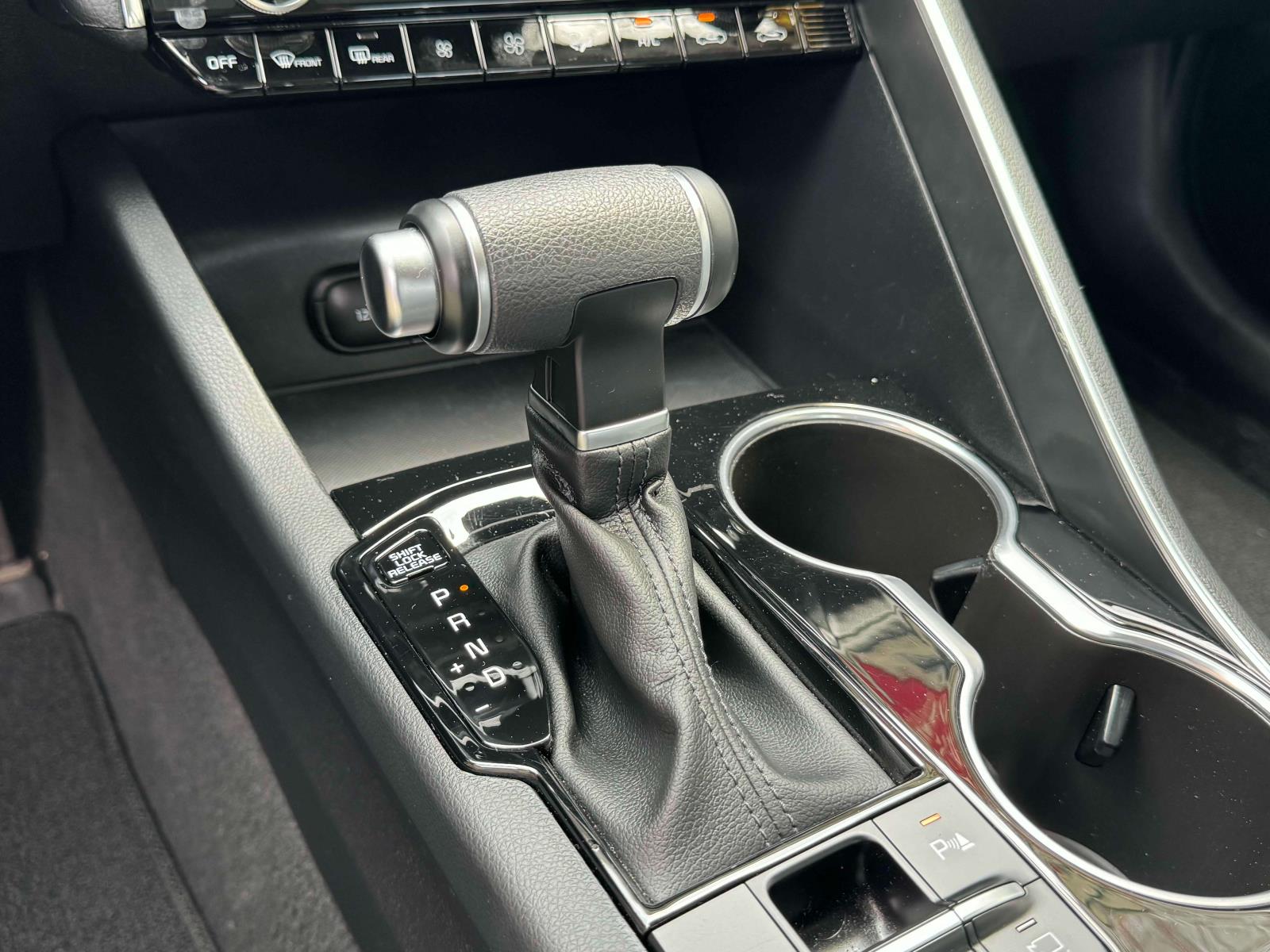 Vehicle image 14 of 30