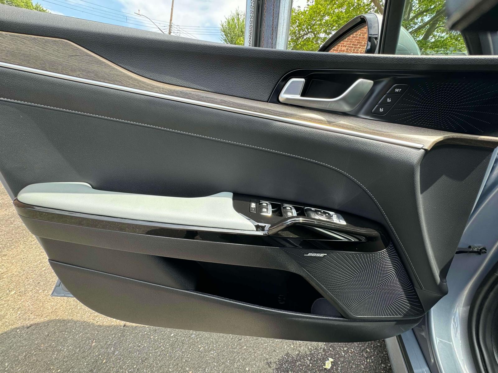 Vehicle image 16 of 30