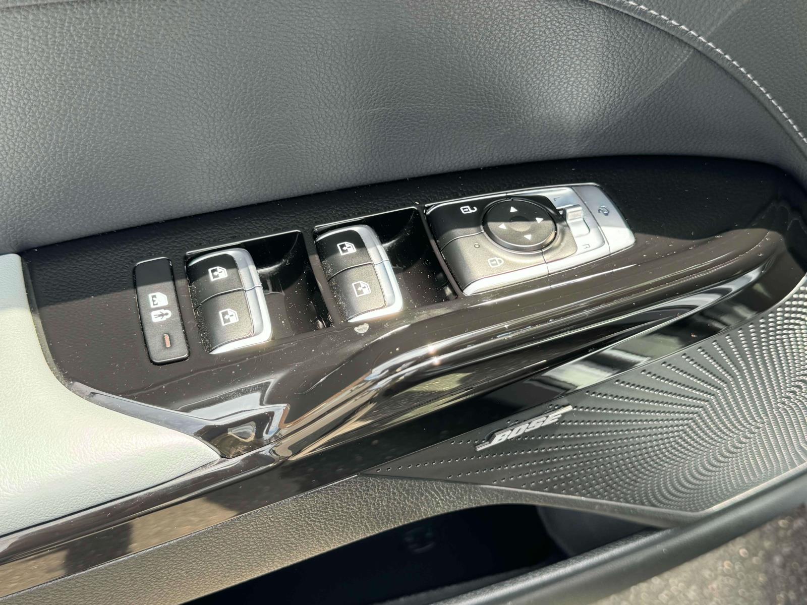 Vehicle image 21 of 30