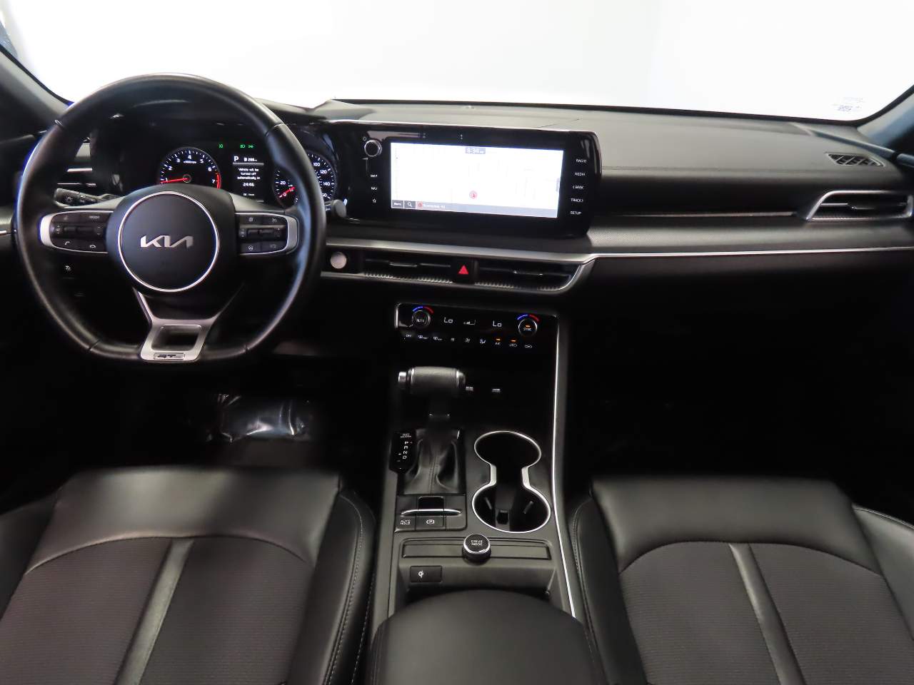 Vehicle image 8 of 17