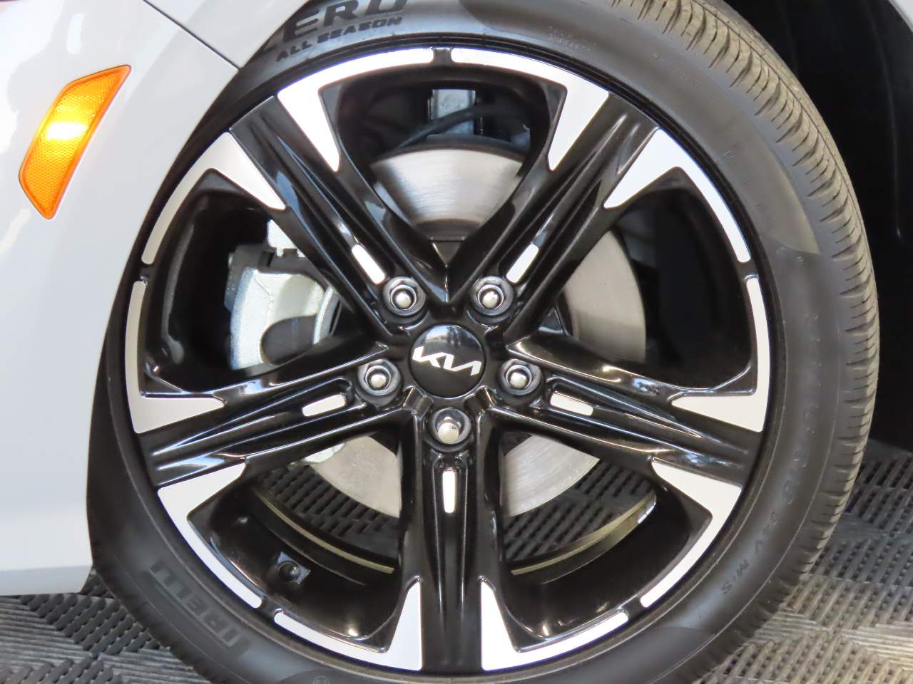 Vehicle image 6 of 17