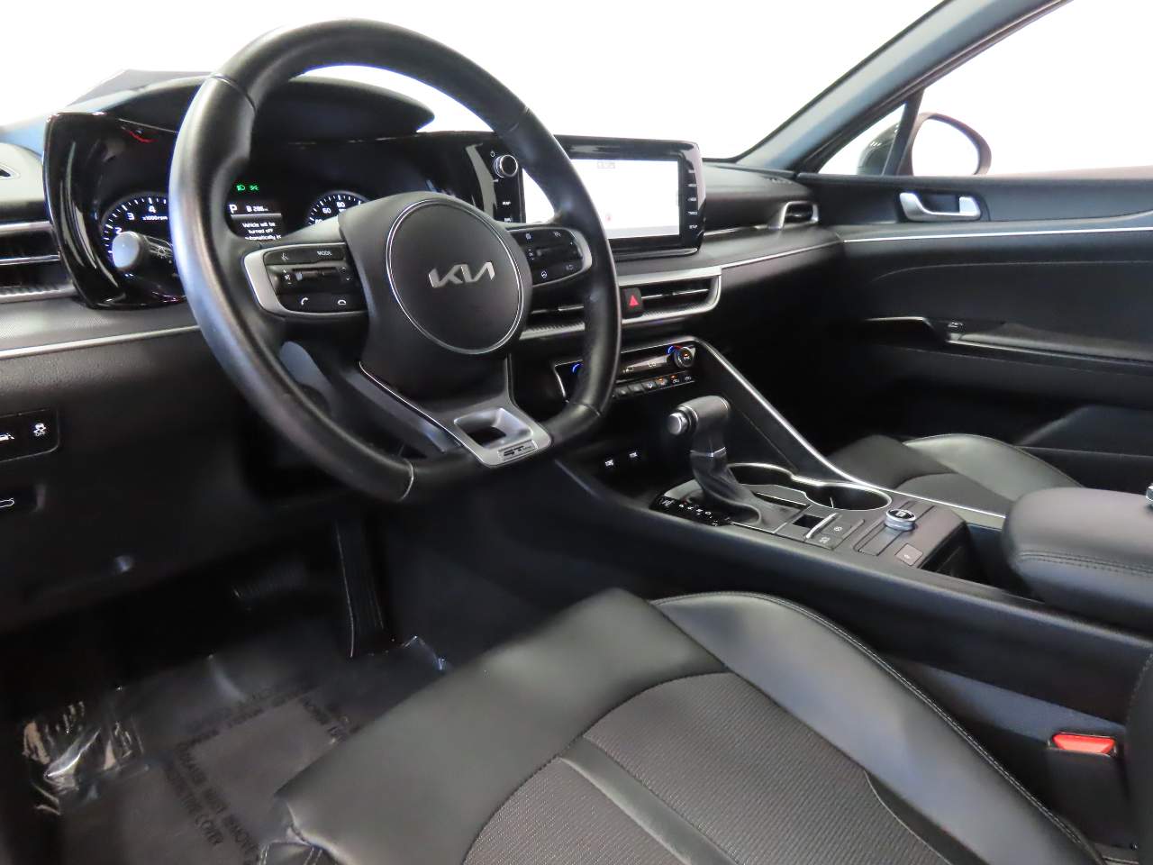 Vehicle image 9 of 17