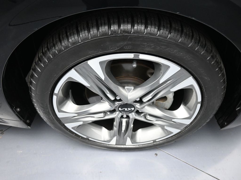 Vehicle image 33 of 49