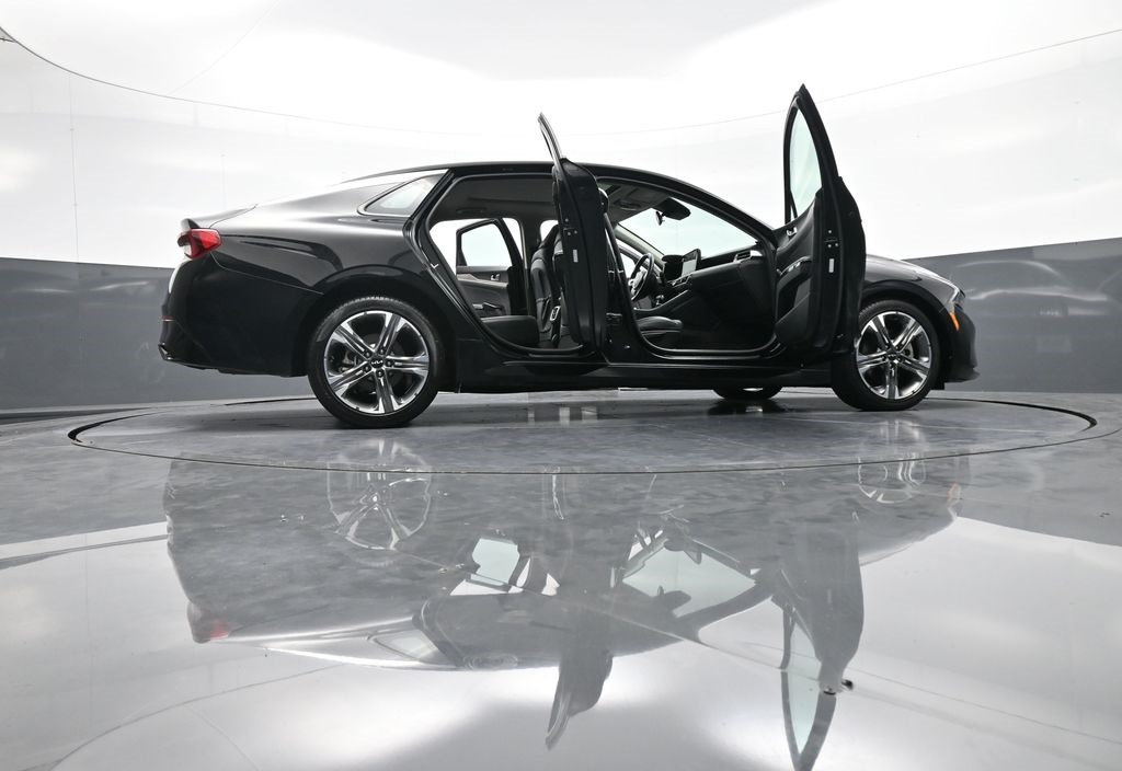 Vehicle image 16 of 49
