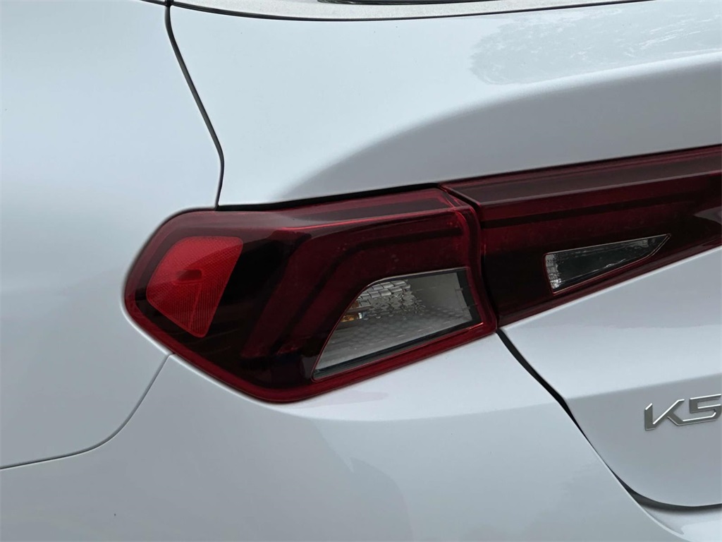 Vehicle image 8 of 33