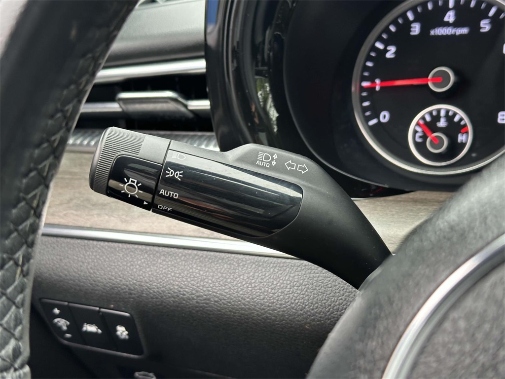 Vehicle image 22 of 33