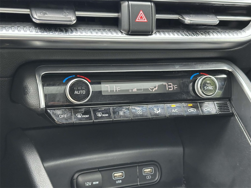 Vehicle image 28 of 33