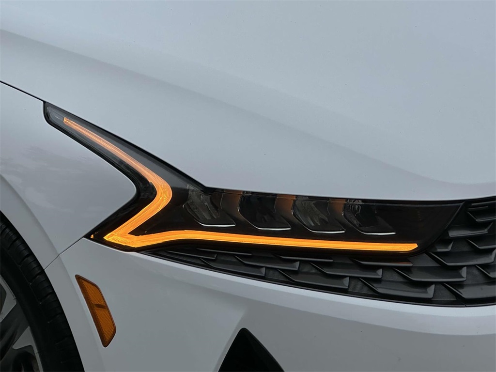 Vehicle image 7 of 33