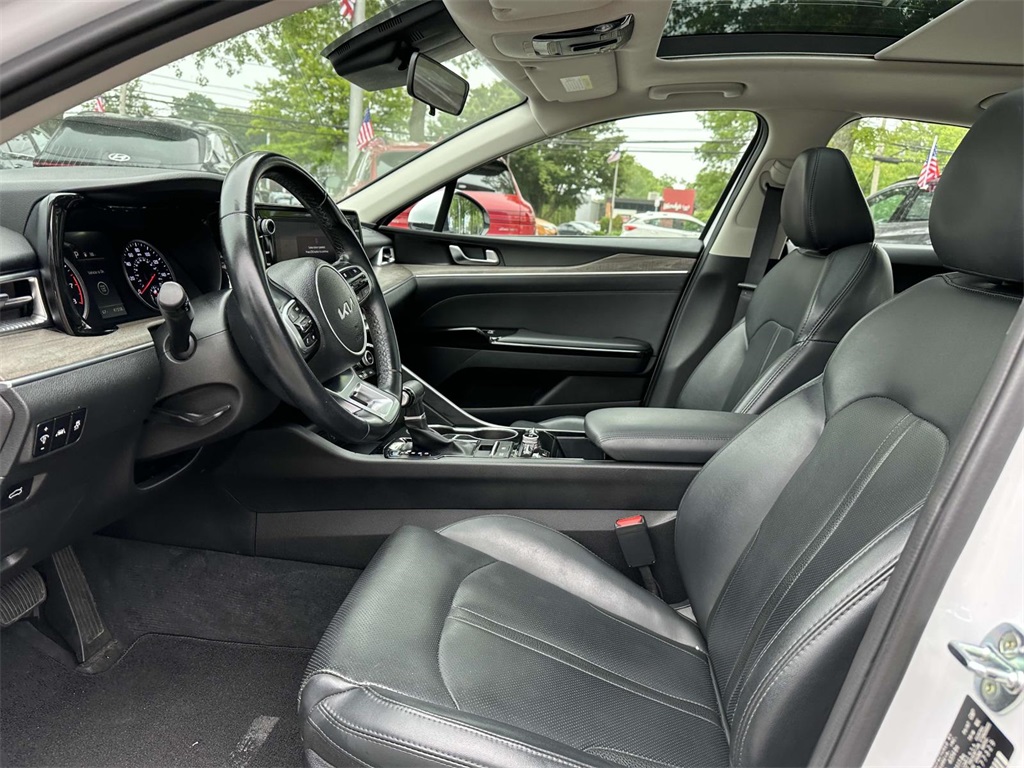 Vehicle image 13 of 33