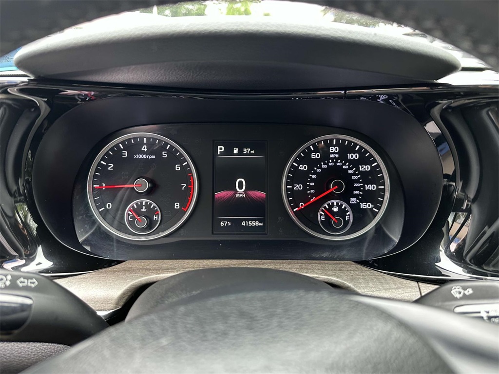 Vehicle image 24 of 33